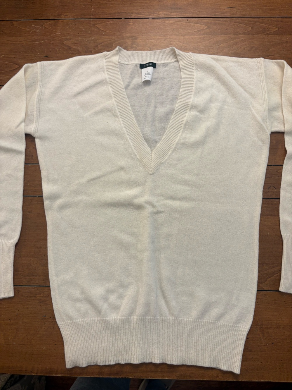 J Crew women’s ivory v neck sweater wool/ nylon/ cashmere XS
